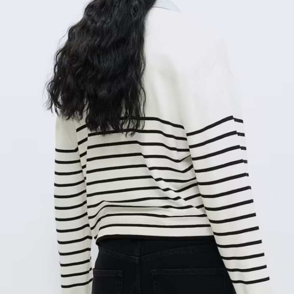 🟥 SALE 🟥

H&M Women's Striped V-Neck Sweater NWT
